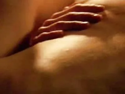 मोठ्या मुलीसह तरुण मुलीला कम व्हिडिओ (सिरी) मिळतो