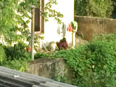पेटिट मुलगी एक लंड चालवण्यास मिळते