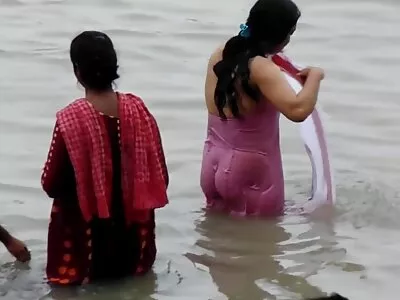 एक कोक नेहमी त्याचा होम व्हिडिओ शोधतो (केरन ली, सेलेना रोज)