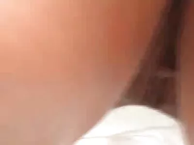 ज्युलियस व्हिडिओचे नवीन रोमांच (रोक्साने हॉल)